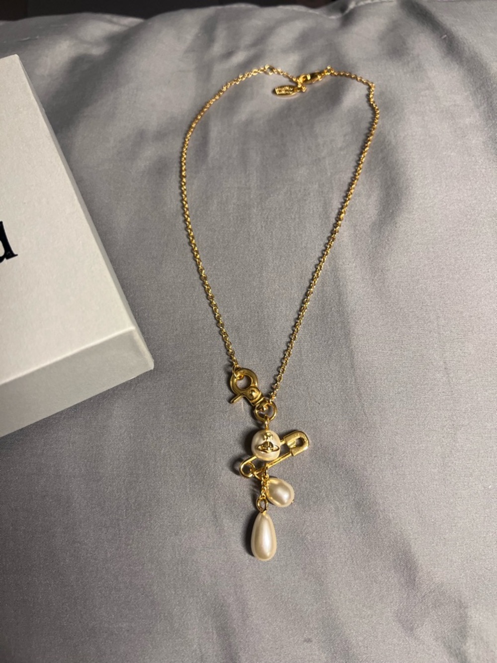 Vivienne Westwood Claude Small Gold-tone Pearl Teardrops Necklace - Picture 5 of 9